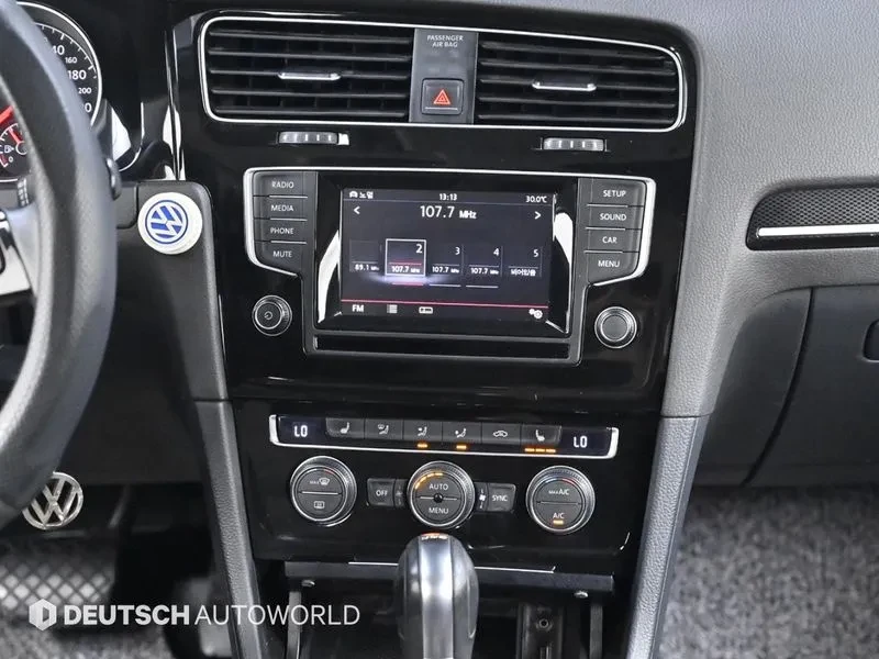 VW Golf 2.0 TDI, снимка 14 - Автомобили и джипове - 54300696