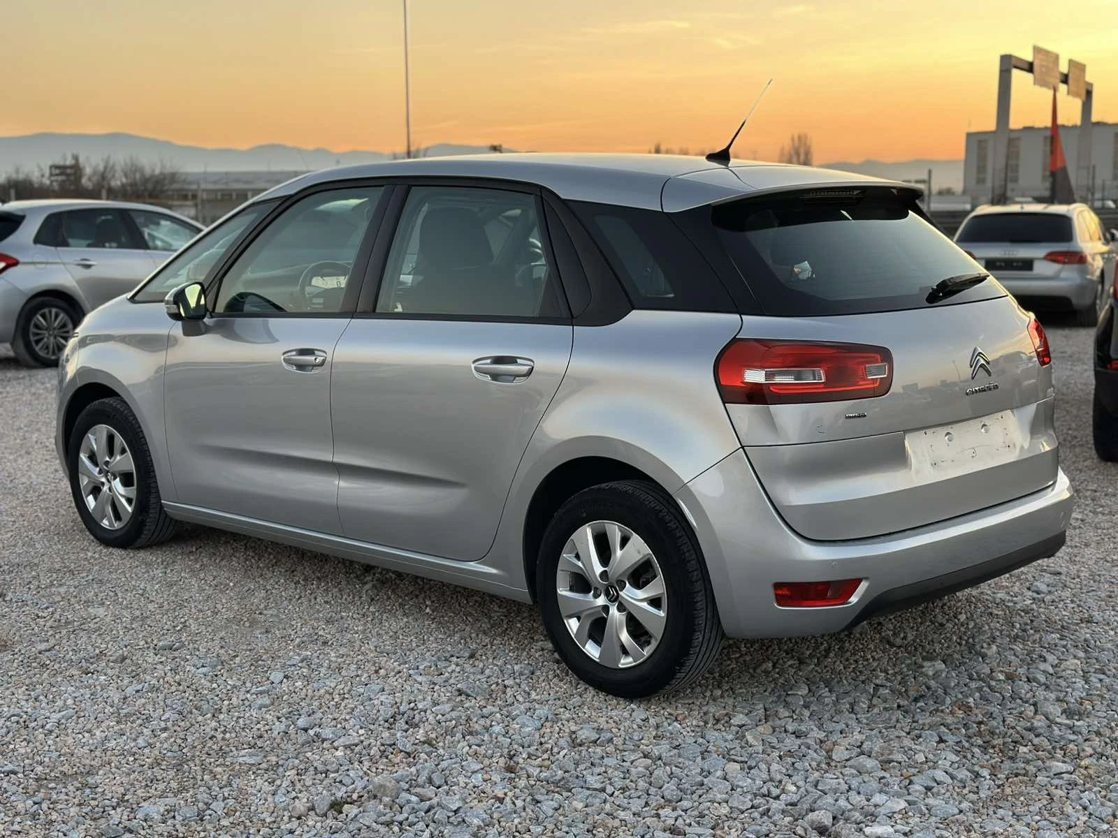 Citroen C4 Picasso 1, 6BlueHDI 120KS - изображение 6