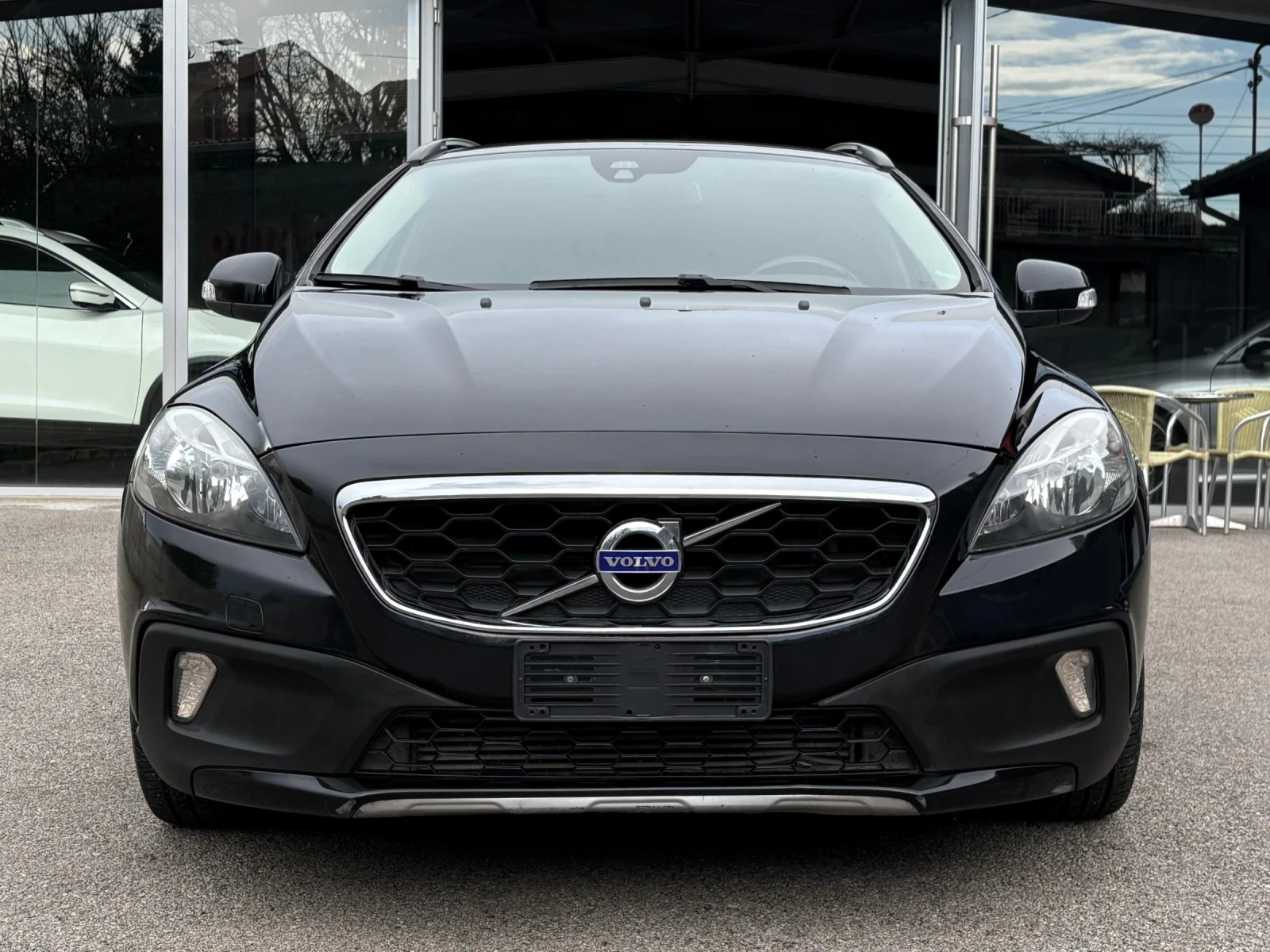 Volvo V40 Cross Country D3, 150HP, DIGITAL COCKPIT, ОБСЛУЖЕН - изображение 2