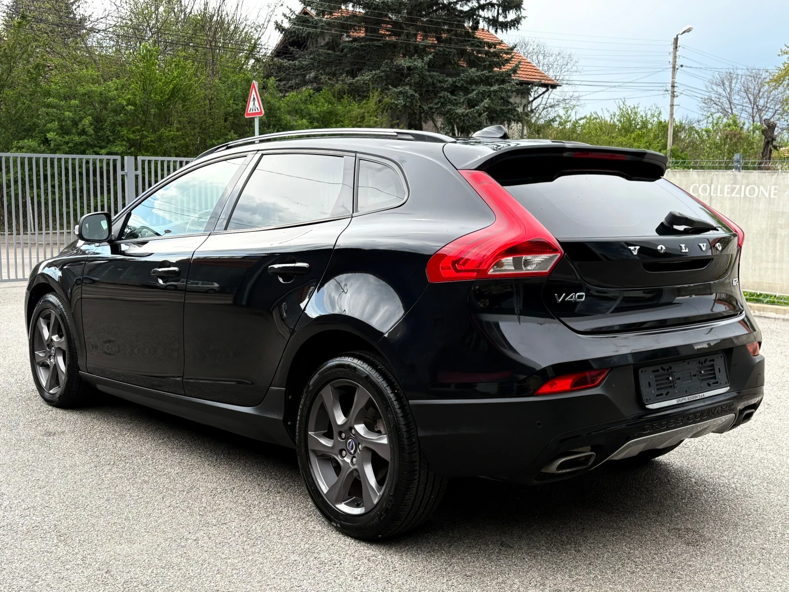 Volvo V40 Cross Country D3, 150HP, DIGITAL COCKPIT, ОБСЛУЖЕН - изображение 4
