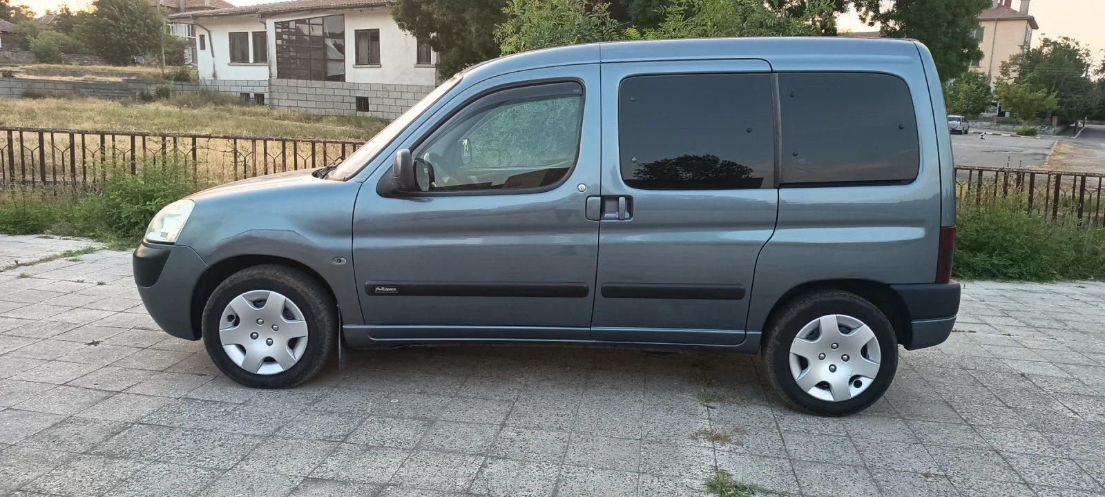 Citroen Berlingo 1.6HDI Klimatik - изображение 6