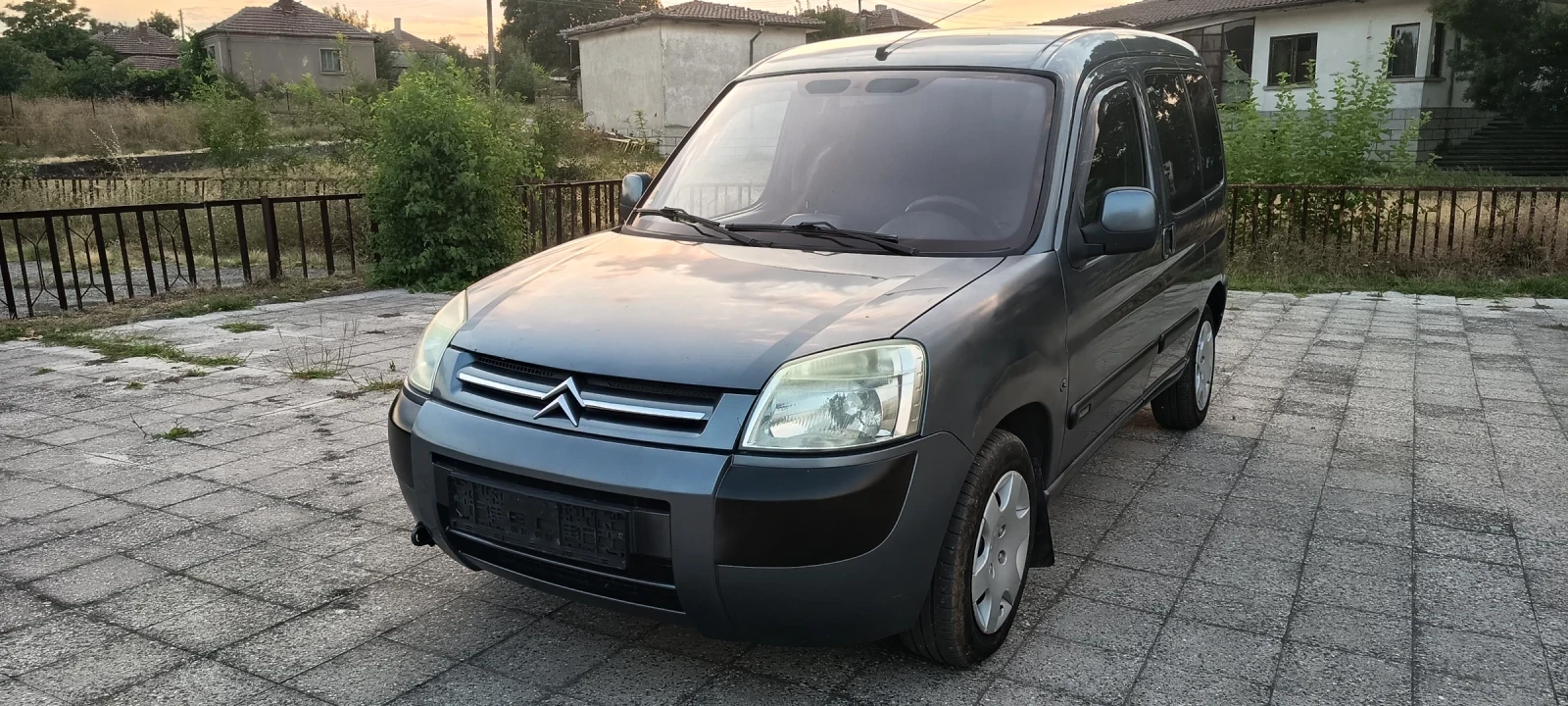 Citroen Berlingo 1.6HDI Klimatik - изображение 2
