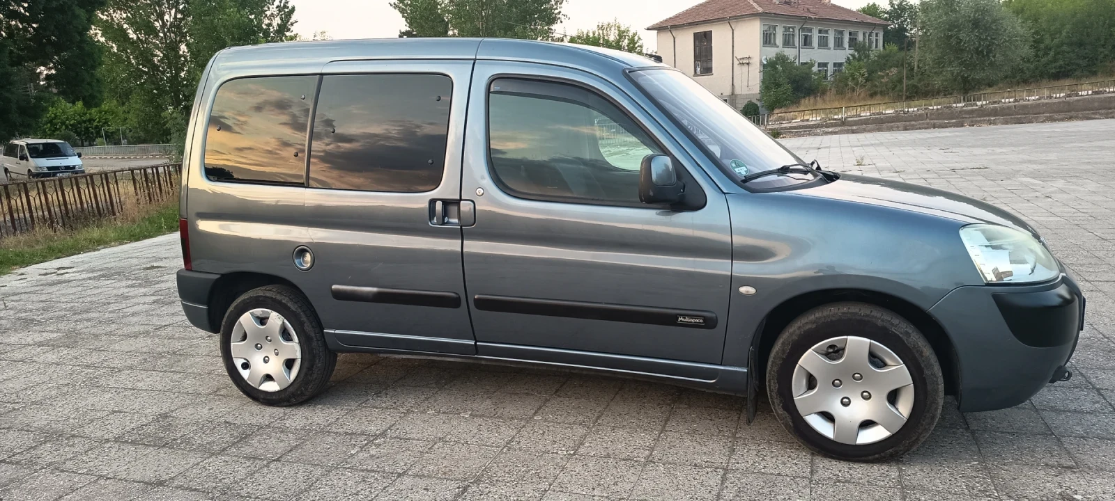 Citroen Berlingo 1.6HDI Klimatik - изображение 7