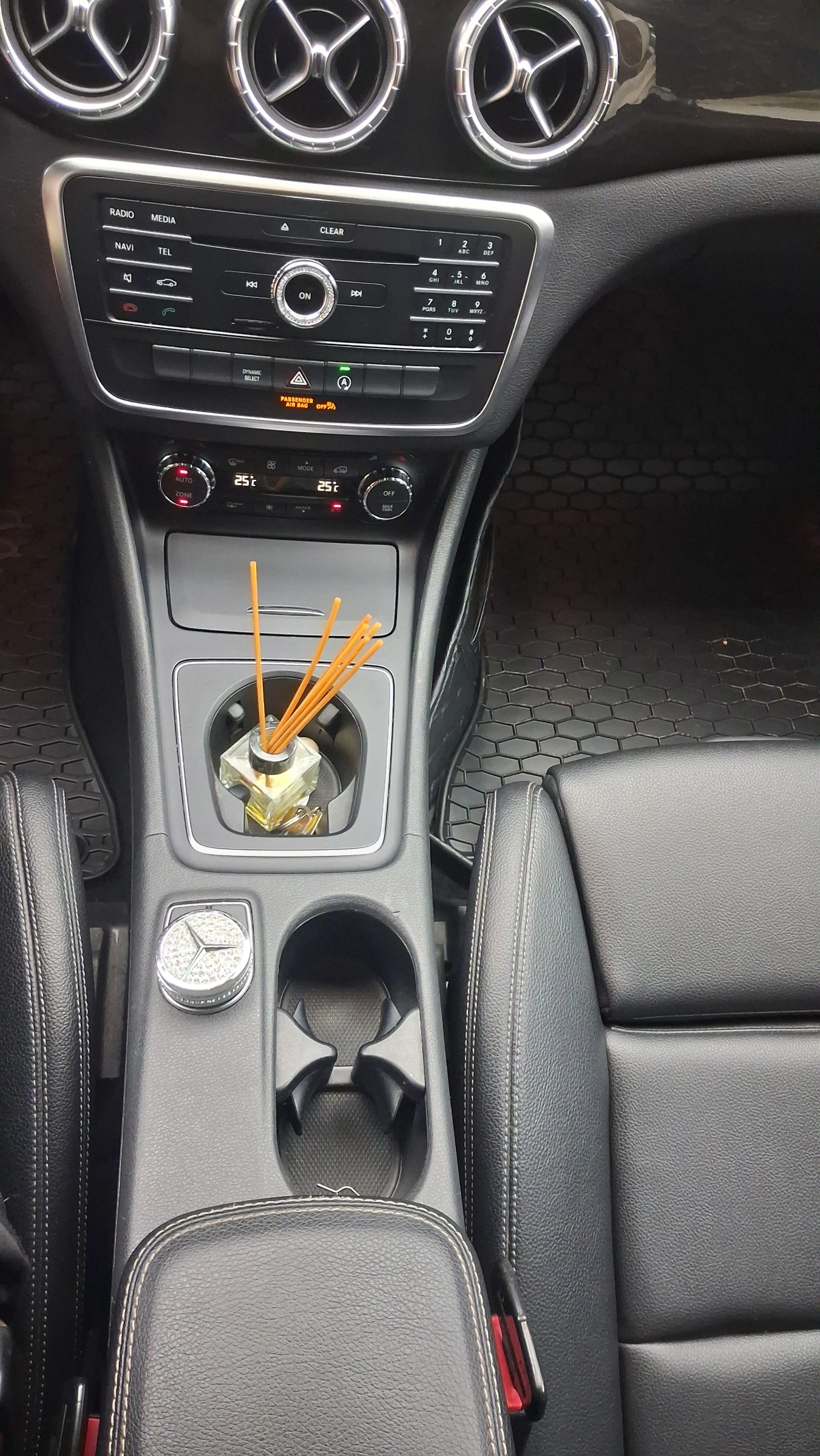 Mercedes-Benz CLA 250, снимка 13 - Автомобили и джипове - 52871004