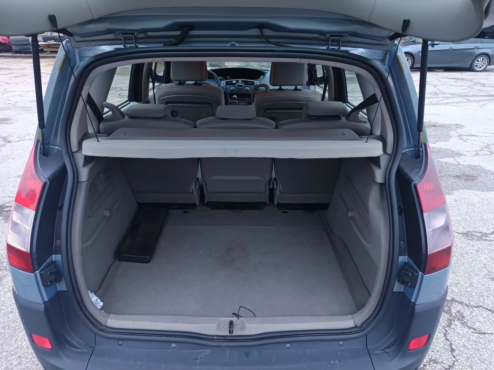 Renault Scenic 2.0 16v 136кс - изображение 8