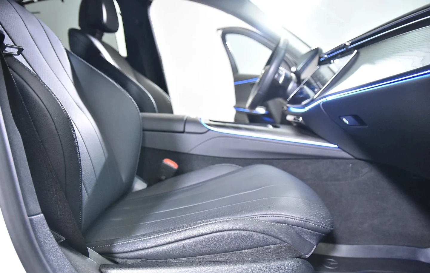 Mercedes-Benz E 200, снимка 6 - Автомобили и джипове - 53997953