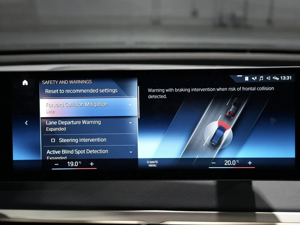 BMW iX xDrive* АвтоКредит* (ЦЕНА ДО БГ), снимка 16 - Автомобили и джипове - 54031172