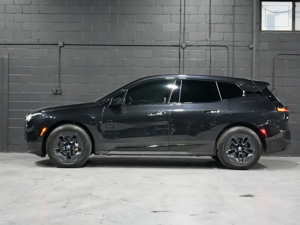 BMW iX xDrive* АвтоКредит* (ЦЕНА ДО БГ), снимка 3 - Автомобили и джипове - 54031172