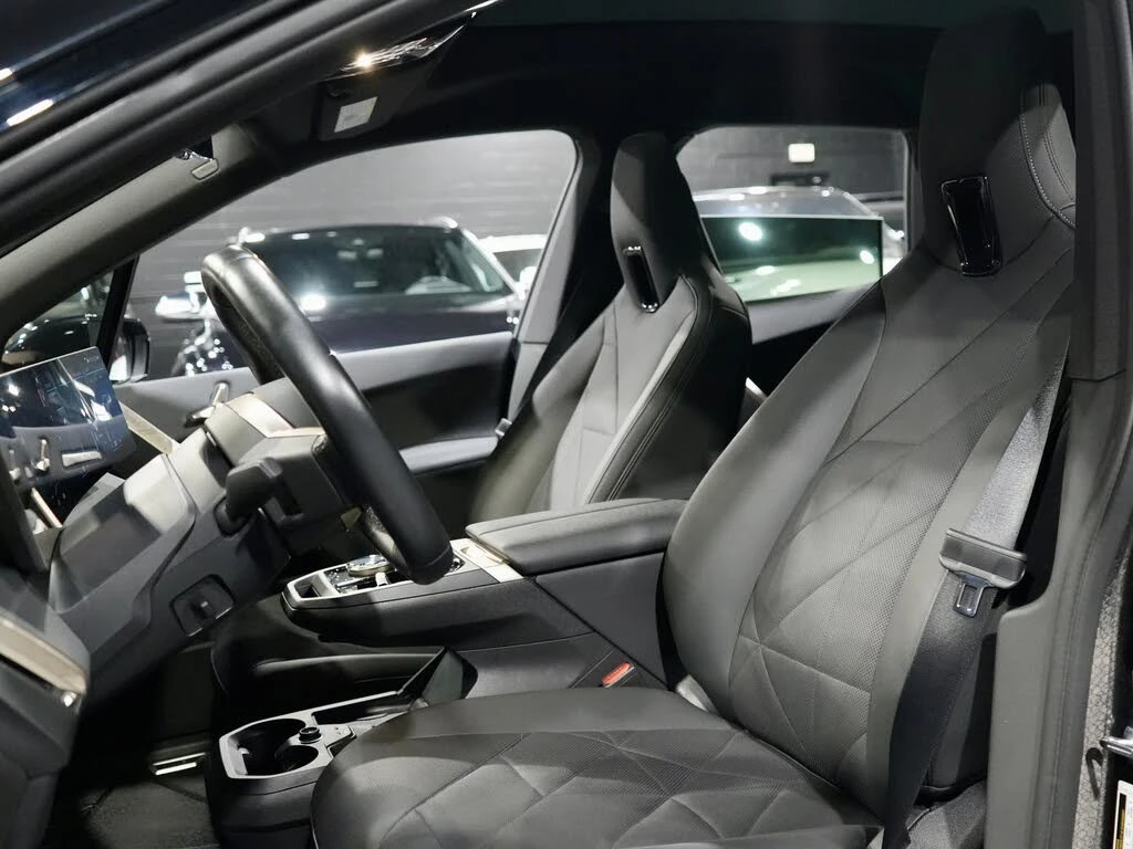 BMW iX xDrive* АвтоКредит* (ЦЕНА ДО БГ), снимка 7 - Автомобили и джипове - 54031172