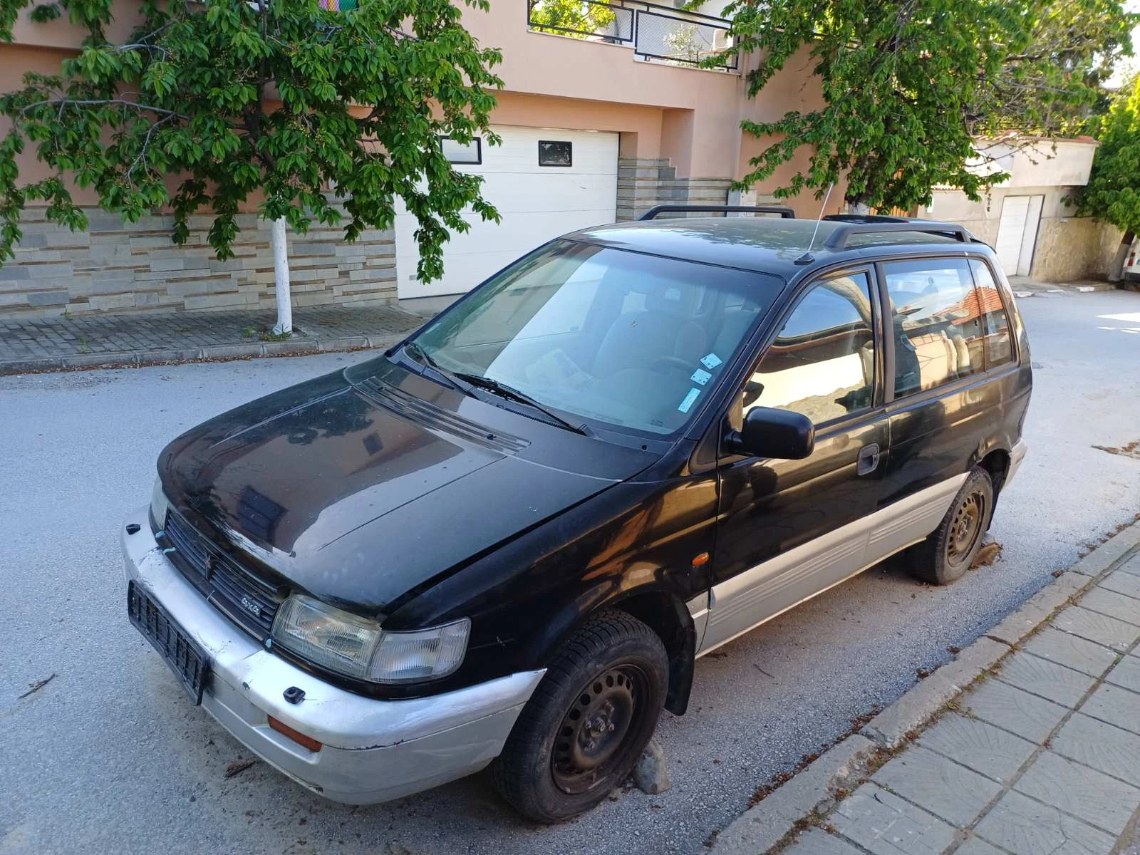 Mitsubishi Space runner