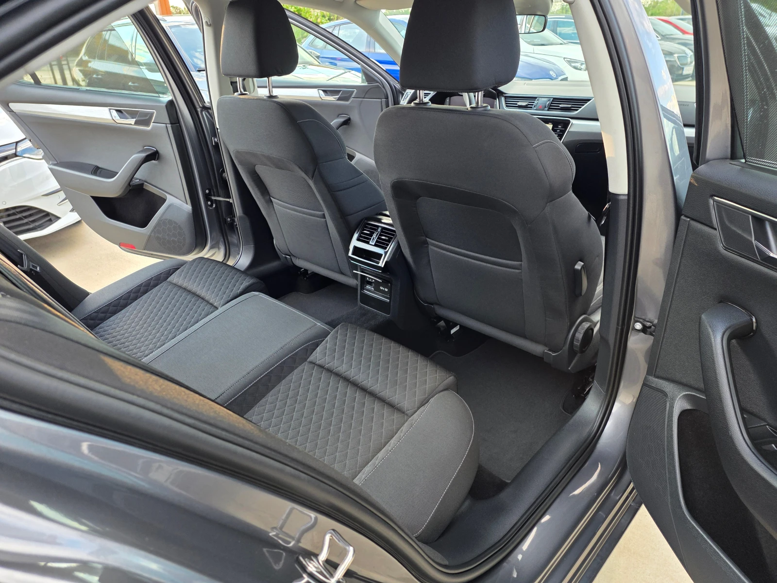Skoda Superb DIGITAL-С Гаранция 2.0TDI-А/Т, снимка 10 - Автомобили и джипове - 55421634