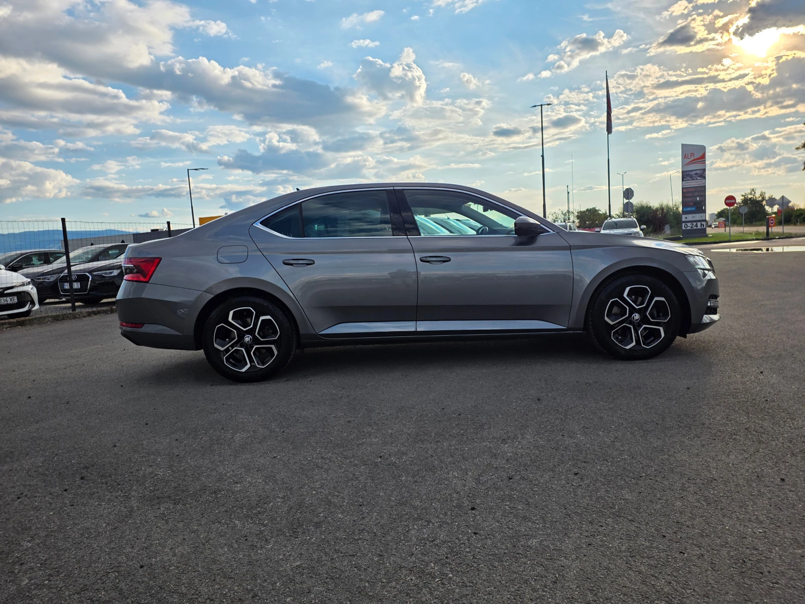 Skoda Superb DIGITAL-С Гаранция 2.0TDI-А/Т, снимка 6 - Автомобили и джипове - 55421634