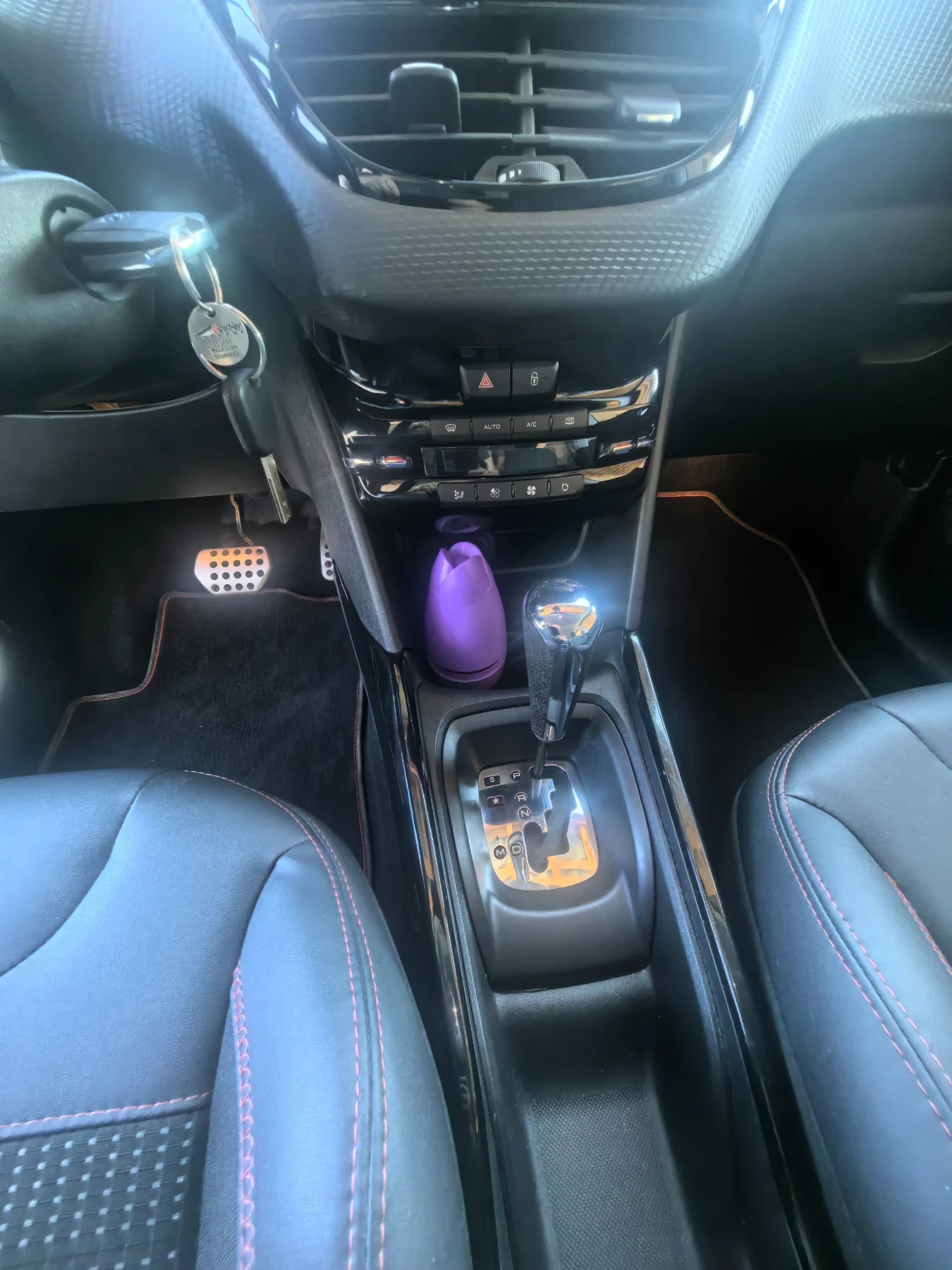 Peugeot 2008 GT-line AUT. 75х.км. РЕАЛНИ , снимка 10 - Автомобили и джипове - 55612311