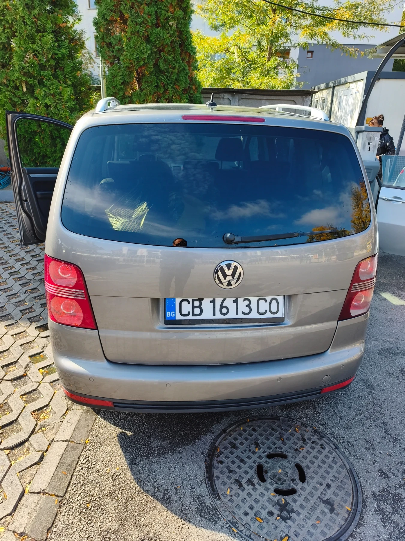 VW Touran 2.0 D, снимка 4 - Автомобили и джипове - 56542365