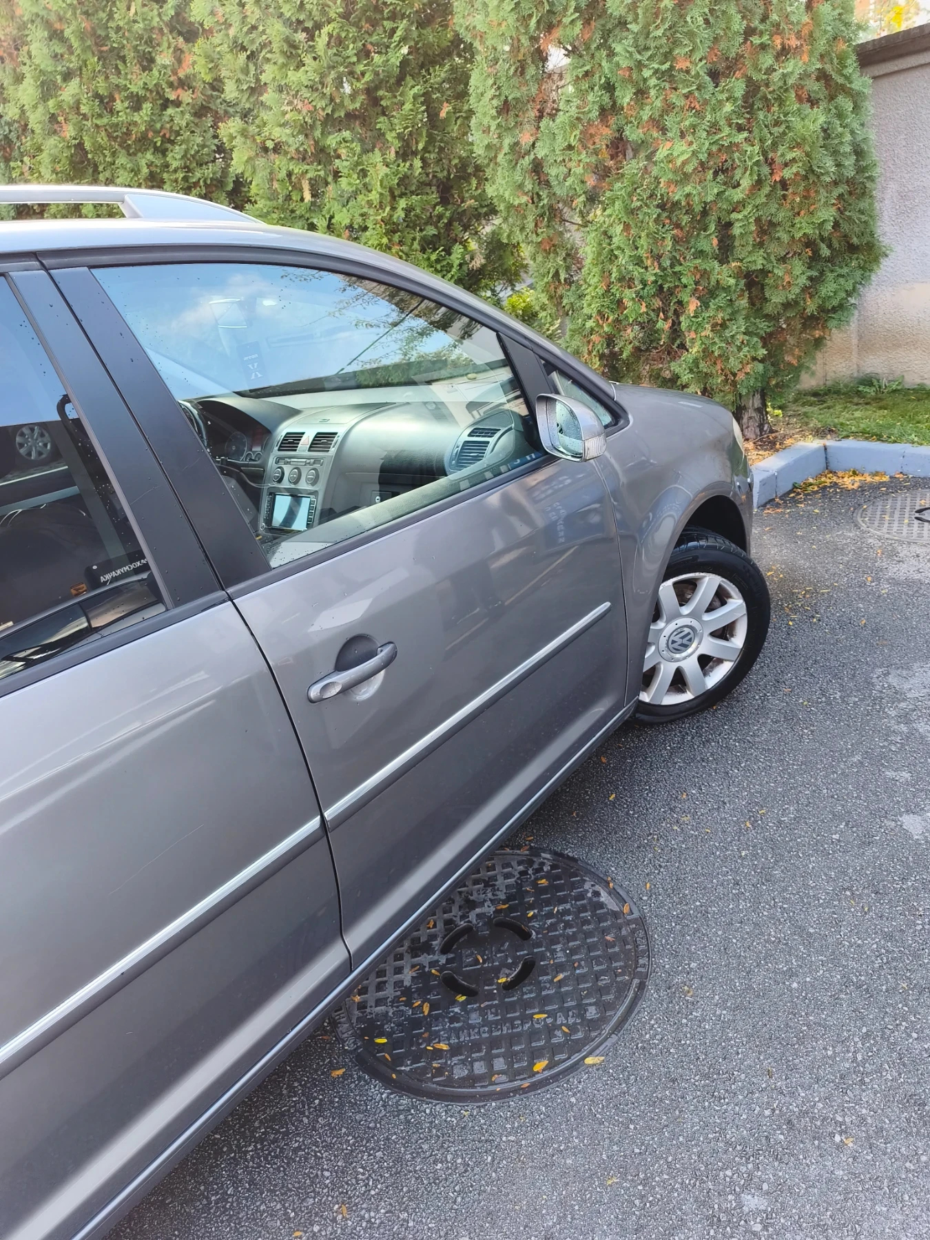 VW Touran 2.0 D, снимка 5 - Автомобили и джипове - 56542365