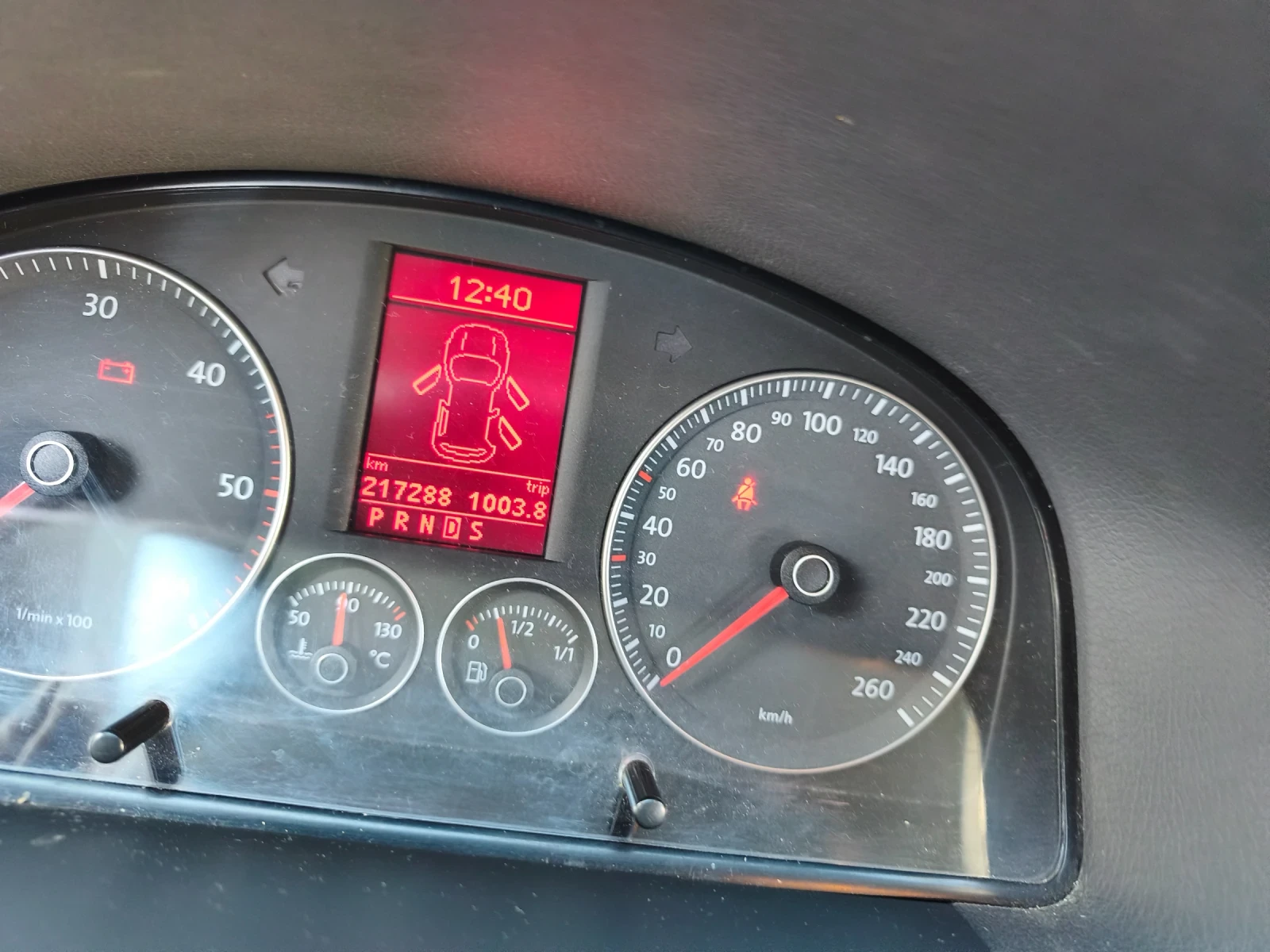 VW Touran 2.0 D, снимка 10 - Автомобили и джипове - 56542365