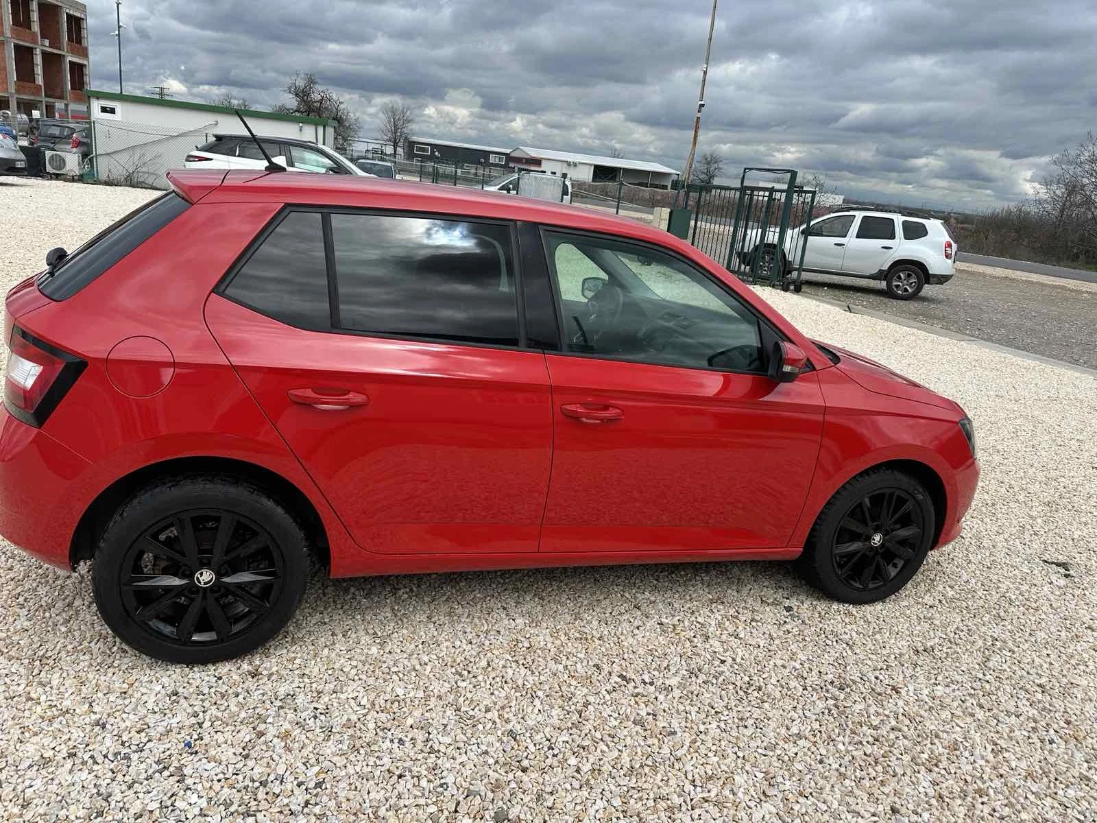 Skoda Fabia, снимка 2 - Автомобили и джипове - 56714382