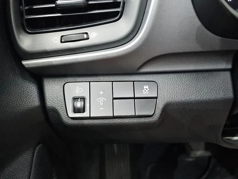 Kia Stonic 1.6 Deluxe, снимка 17 - Автомобили и джипове - 56118181