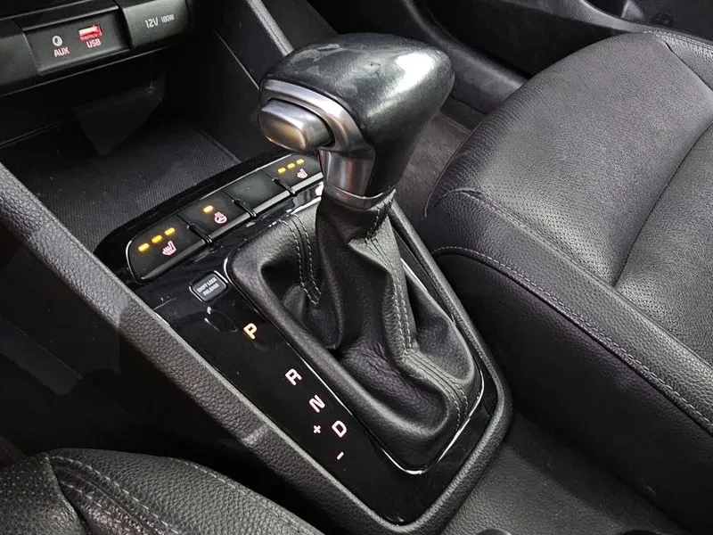 Kia Stonic 1.6 Deluxe, снимка 9 - Автомобили и джипове - 56118181