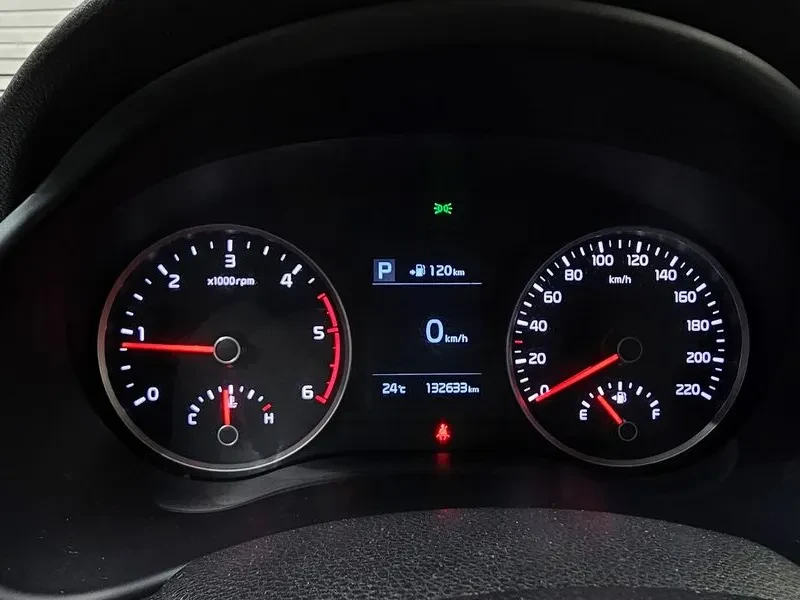 Kia Stonic 1.6 Deluxe, снимка 8 - Автомобили и джипове - 56118181