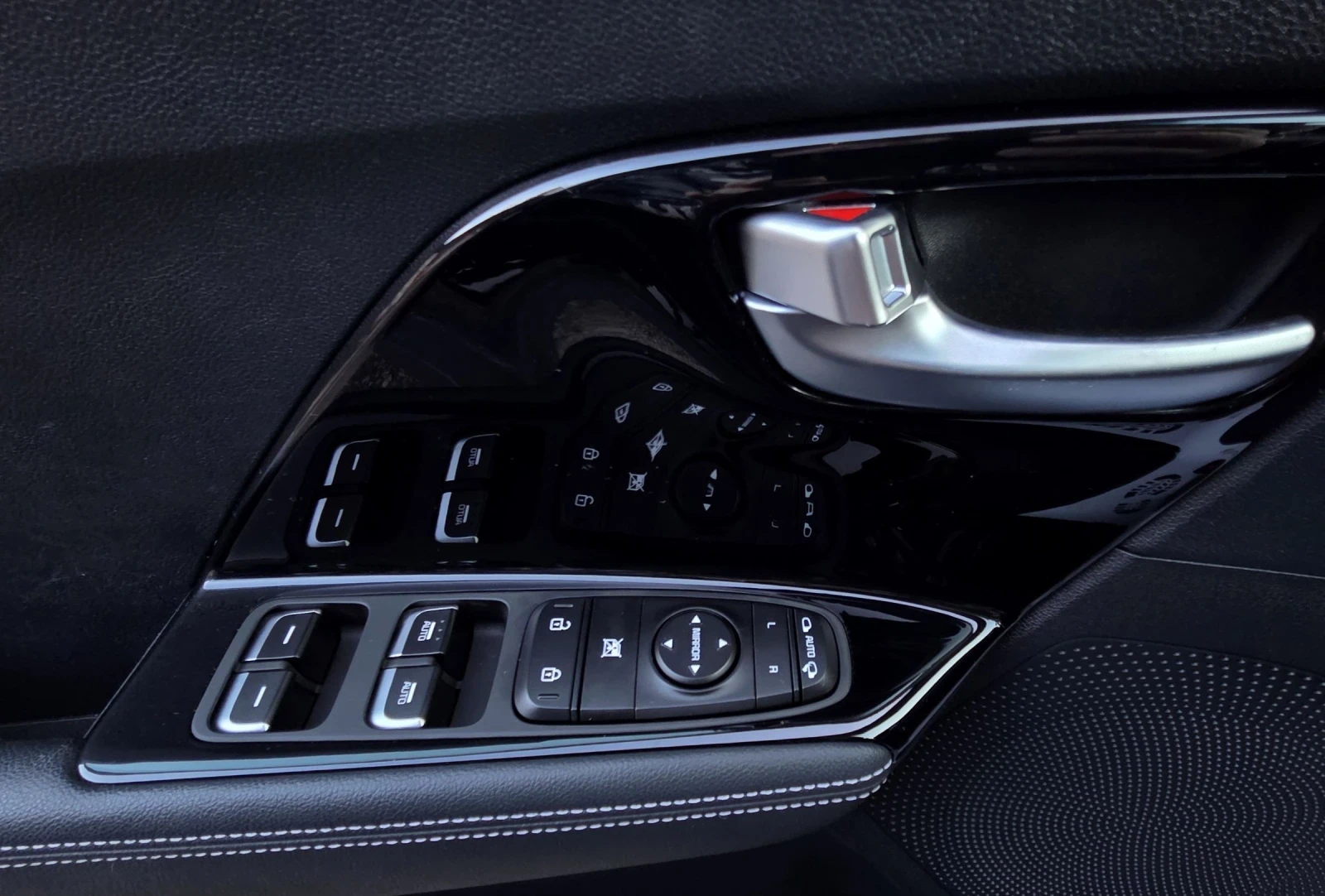 Kia Niro 64KWh/Face/ВГаранция/Заверена Сервизна Книжка - изображение 8