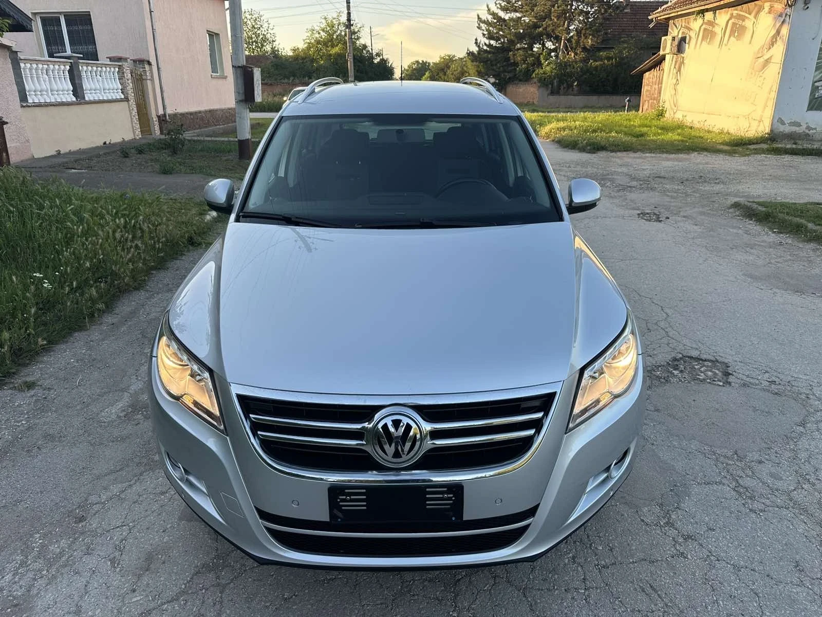 VW Tiguan 2.0 TDI 4x4, снимка 2 - Автомобили и джипове - 54692752