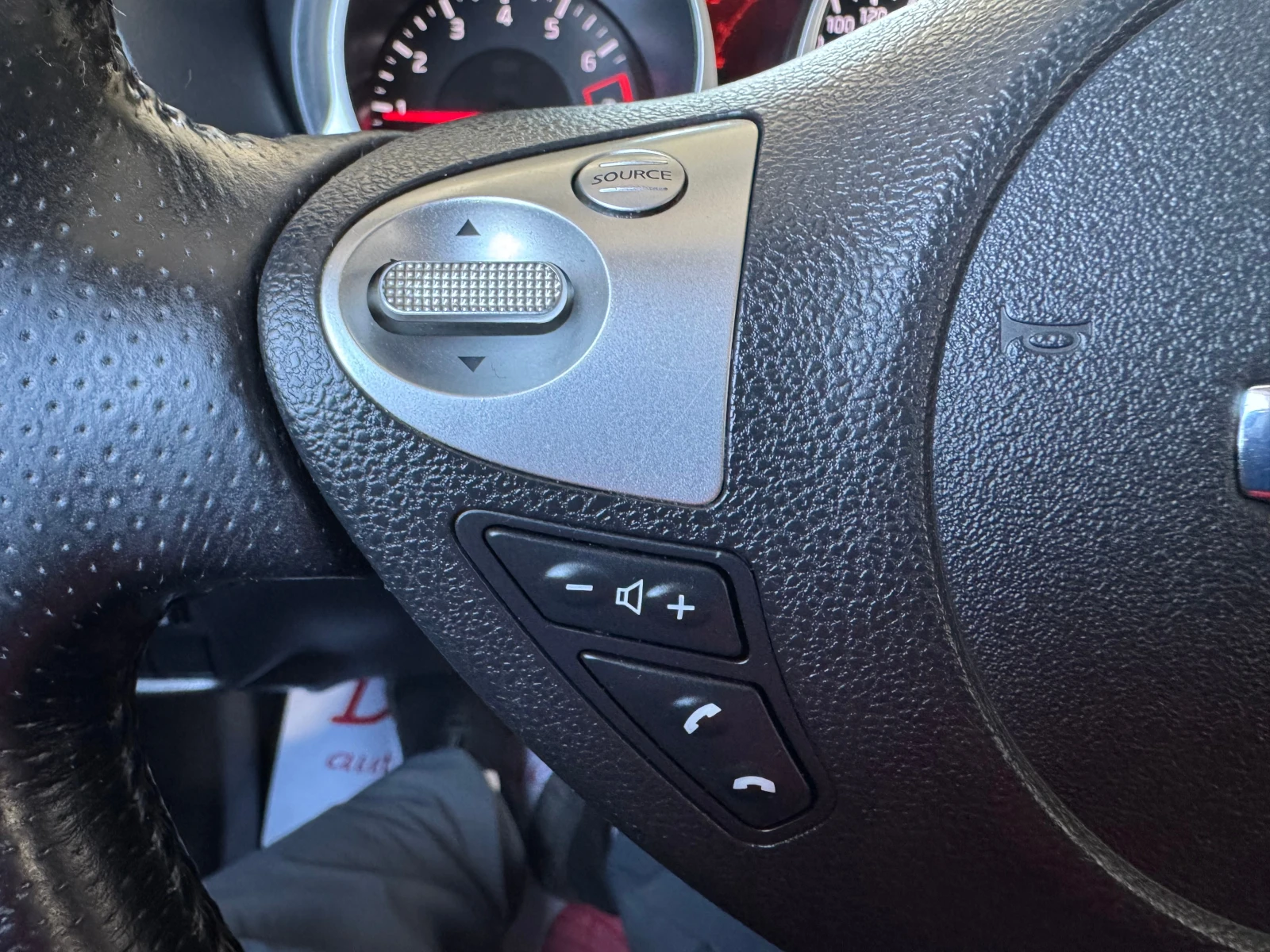 Nissan Juke 1.6 i Camera, снимка 12 - Автомобили и джипове - 55302587