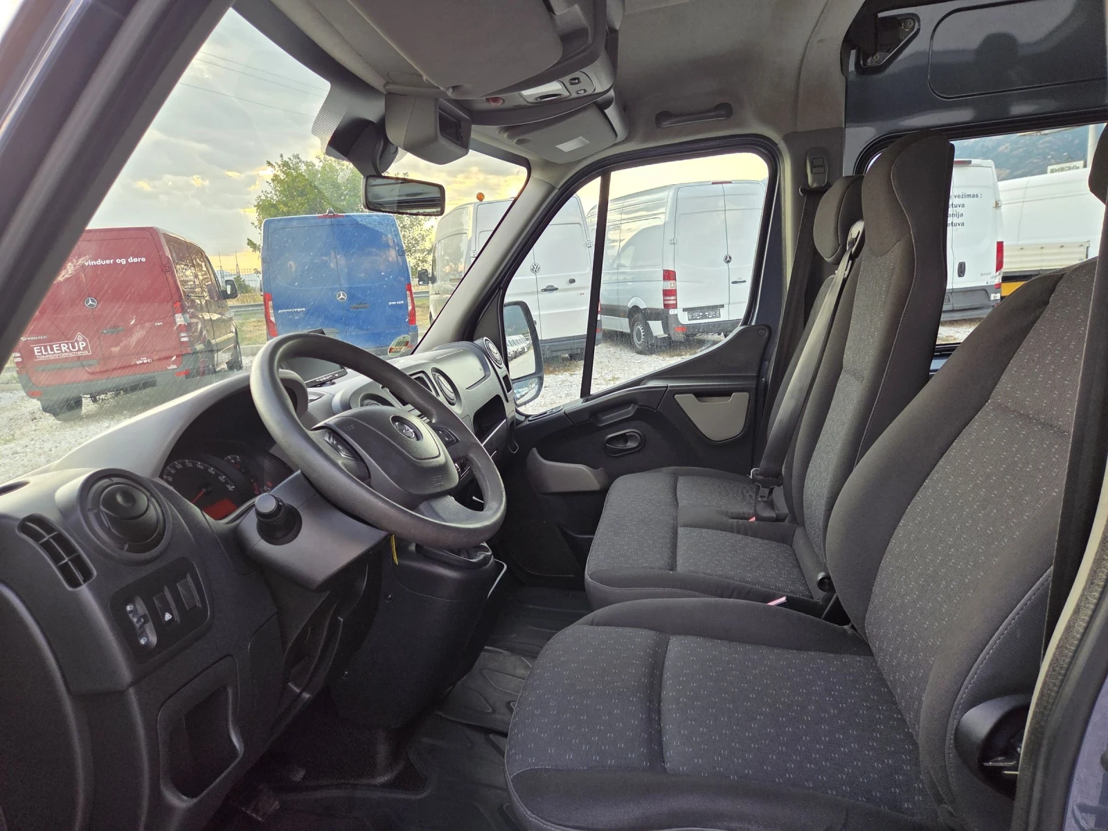 Opel Movano 2.3CDTi, 9 местен, Климатик - изображение 9