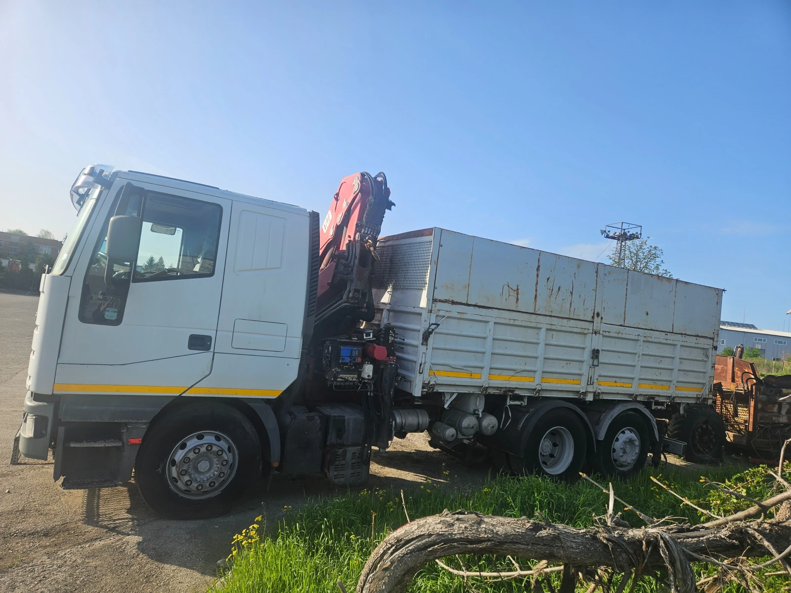 Iveco EuroStar Самосвал с кран - изображение 4