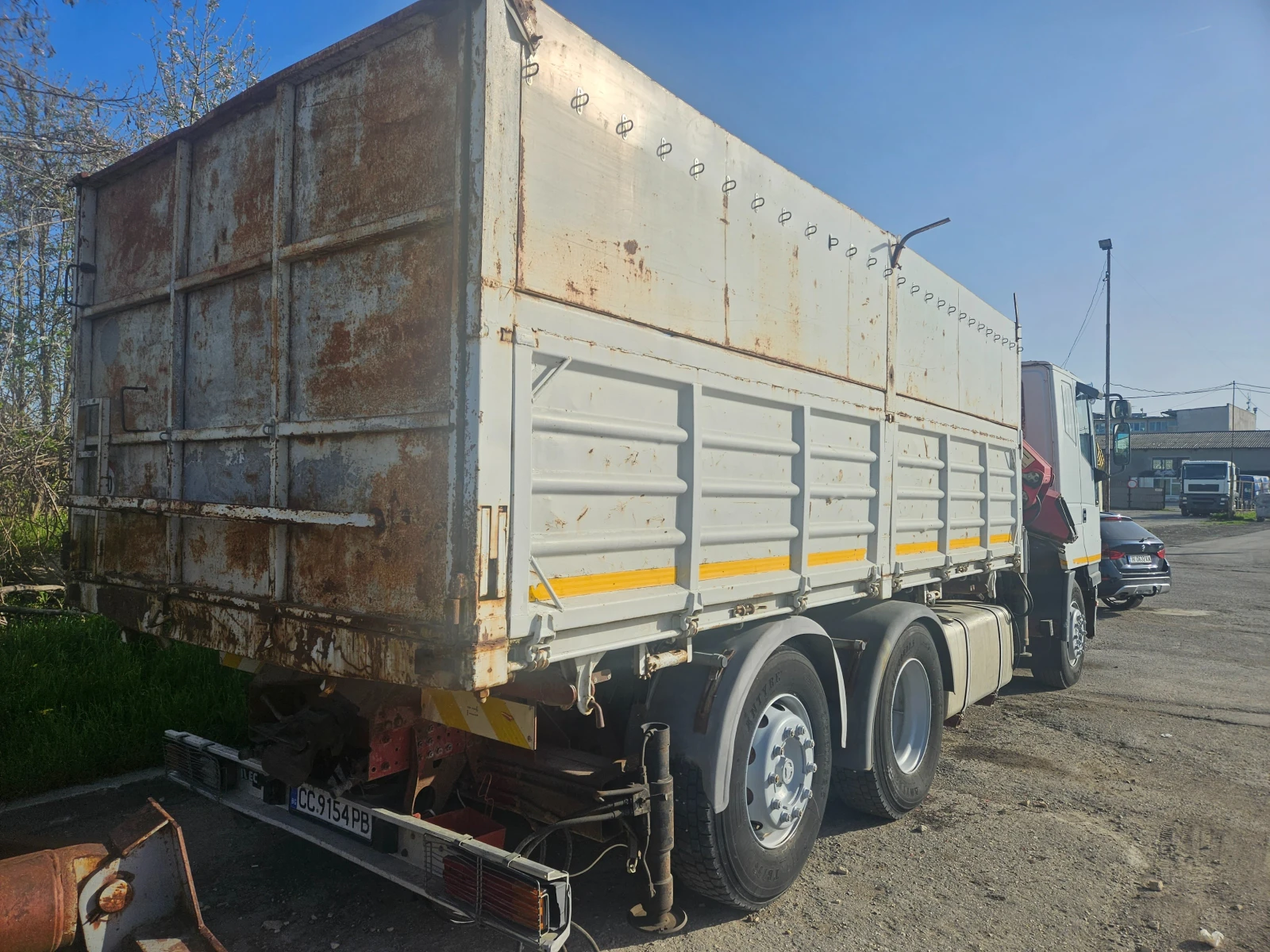 Iveco EuroStar Самосвал с кран - изображение 5
