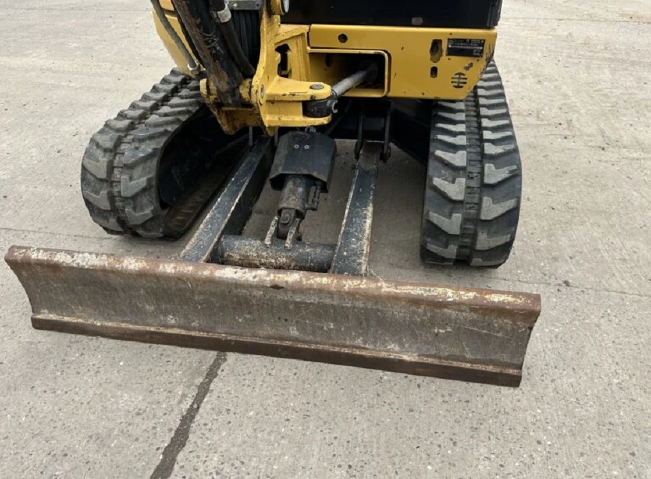 Багер Caterpillar 302.7D CR, снимка 2 - Индустриална техника - 54680602