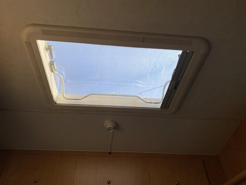 Каравана Dethleffs Family, снимка 6 - Каравани и кемпери - 51650236