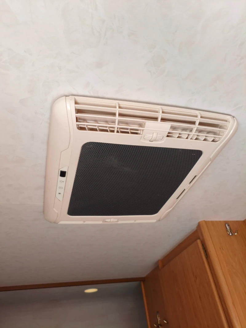 Каравана Dethleffs Family, снимка 3 - Каравани и кемпери - 51650236