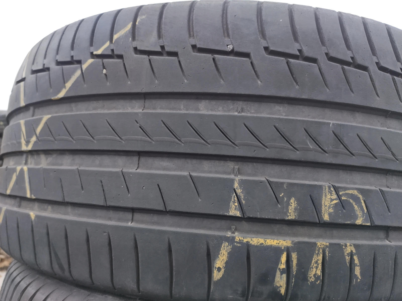 Гуми Летни 275/45R20, снимка 2 - Гуми и джанти - 54734644