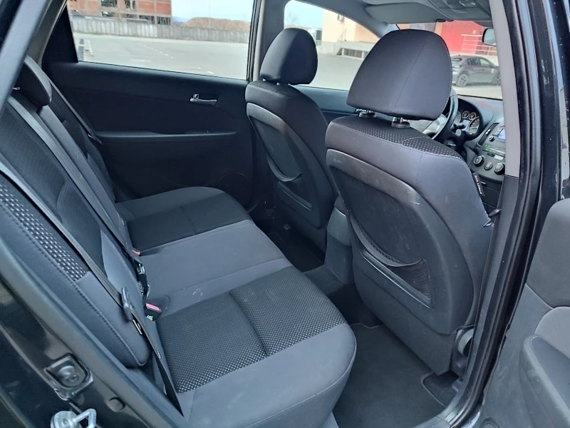 Hyundai I30 1.6crdi 90cv, снимка 8 - Автомобили и джипове - 46619617