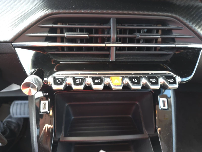 Peugeot 2008 1.2 Turbo Allure Автоматик| Навигация | Парктроник, снимка 12 - Автомобили и джипове - 51106113