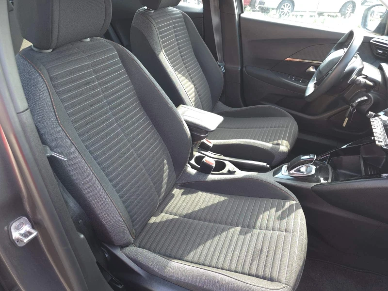 Peugeot 2008 1.2 Turbo Allure Автоматик| Навигация | Парктроник, снимка 10 - Автомобили и джипове - 51106113