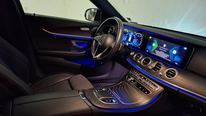 Mercedes-Benz E 200, снимка 10 - Автомобили и джипове - 52027057