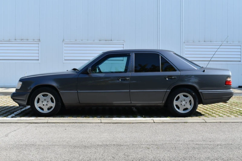 Mercedes-Benz E 220 ORIGINAL 100%!!!!, снимка 5 - Автомобили и джипове - 52113020