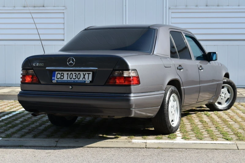 Mercedes-Benz E 220 ORIGINAL 100%!!!!, снимка 8 - Автомобили и джипове - 52113020