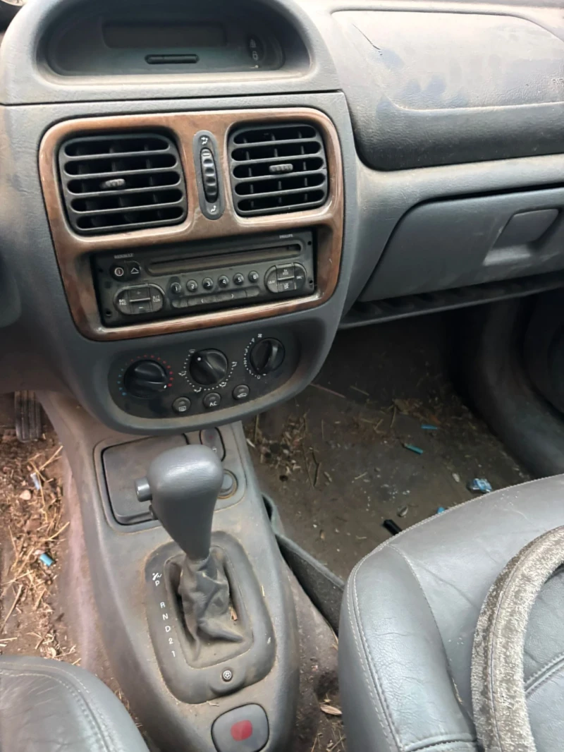 Renault Clio АВТОМАТ/КСЕНОН, снимка 5 - Автомобили и джипове - 52515774
