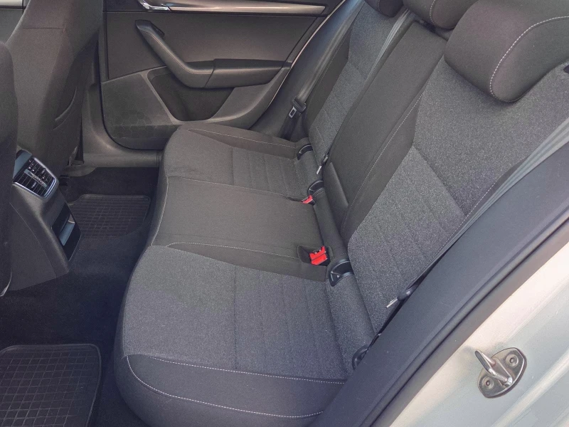 Skoda Octavia 1.6TDI/FACELIFT/SOLEIL, снимка 10 - Автомобили и джипове - 52789361