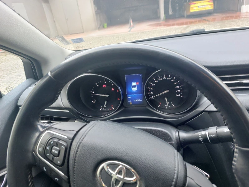 Toyota Avensis, снимка 9 - Автомобили и джипове - 52914274