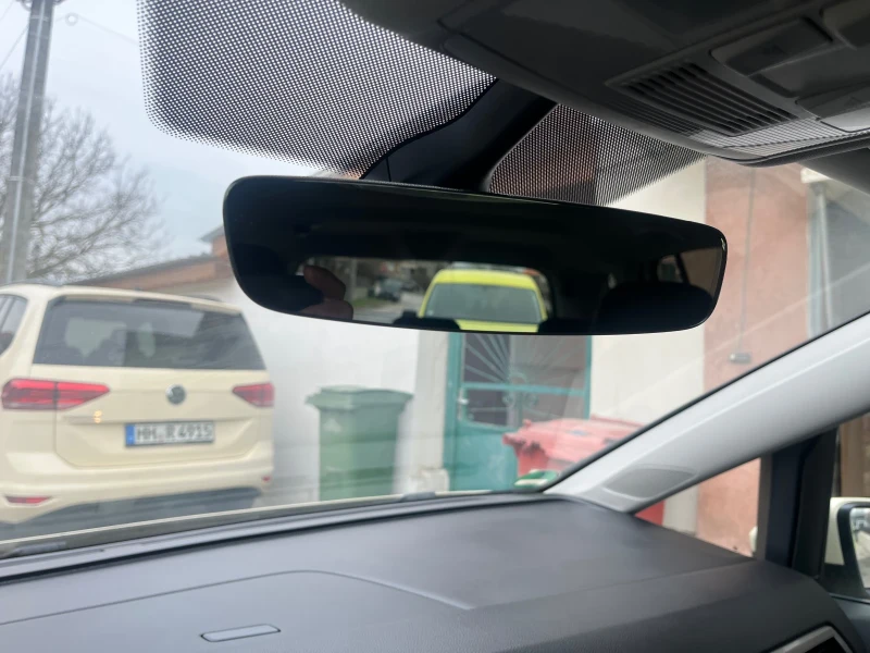 VW Touran 2.0TDI, снимка 15 - Автомобили и джипове - 53431566