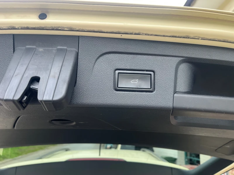 VW Touran 2.0TDI, снимка 7 - Автомобили и джипове - 53431566