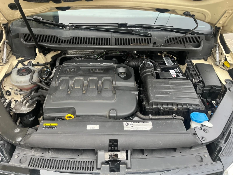 VW Touran 2.0TDI, снимка 13 - Автомобили и джипове - 53431566