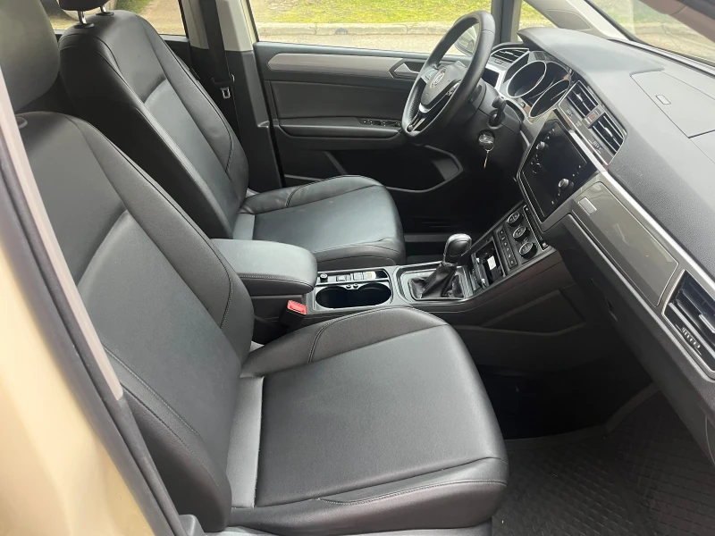VW Touran 2.0TDI, снимка 4 - Автомобили и джипове - 53431566