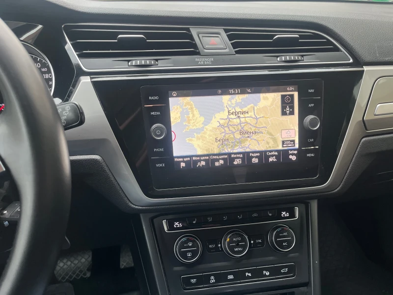 VW Touran 2.0TDI, снимка 11 - Автомобили и джипове - 53431566