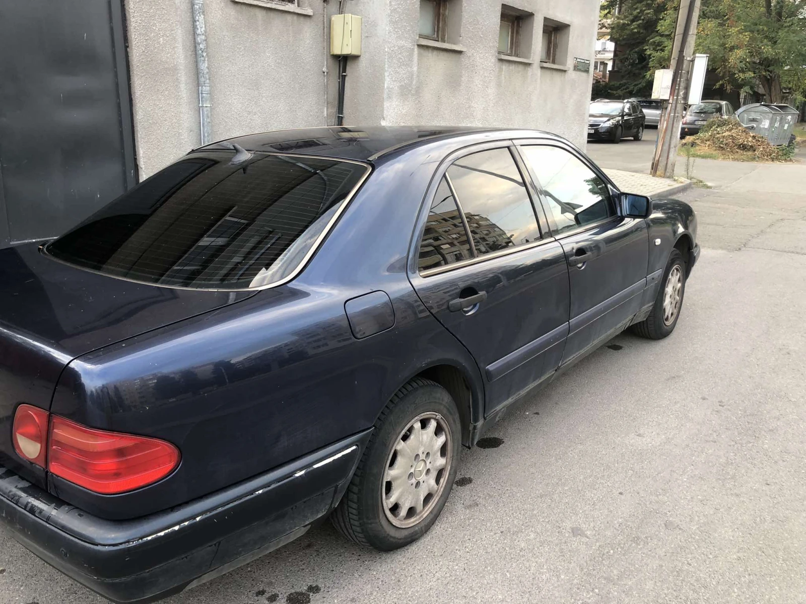 Mercedes-Benz E 200, снимка 1