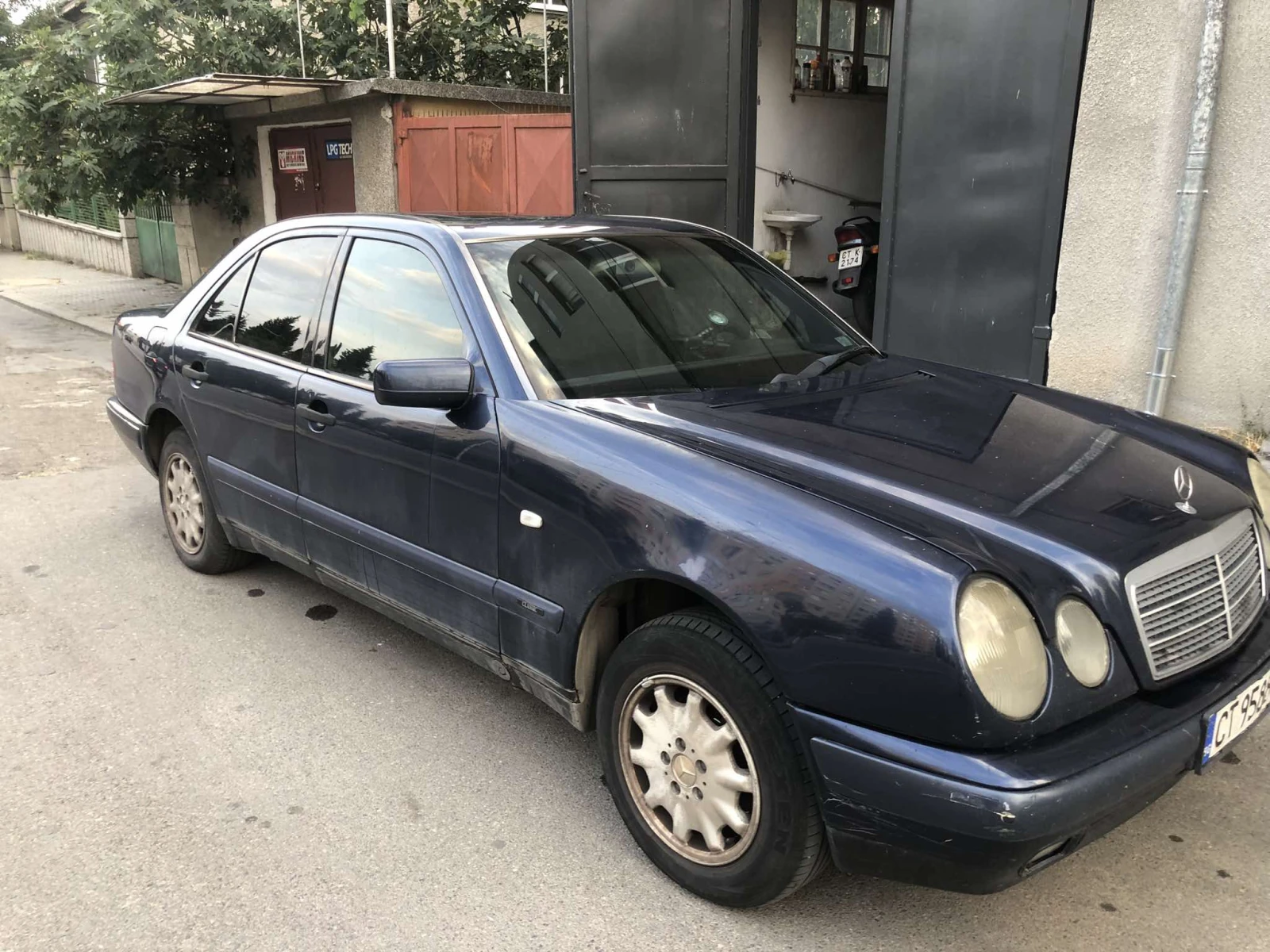 Mercedes-Benz E 200 | Mobile.bg — изображение 12